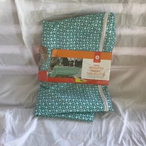 Weighted oblong tablecloth